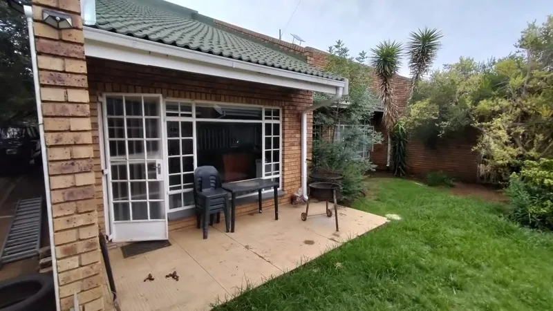 2 Bedroom Townhouse for sale in La Hoff