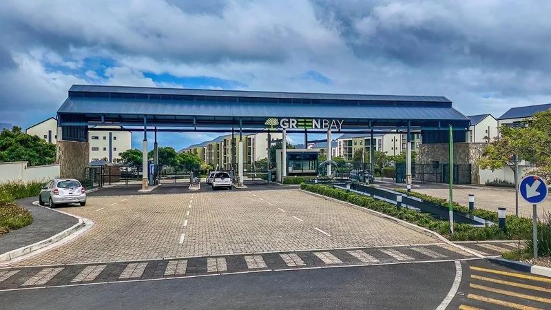 2 Bedroom Apartment / flat for sale in Admirals Park