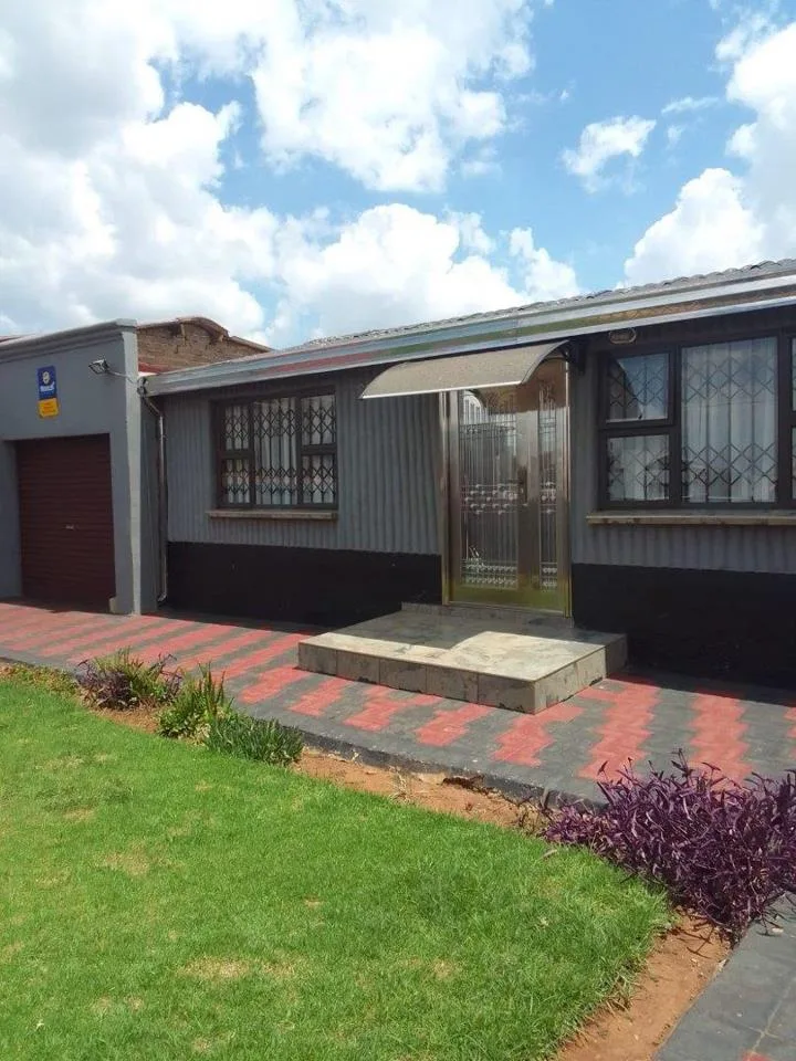 2 Bedroom House for sale in Sebokeng Zone 12