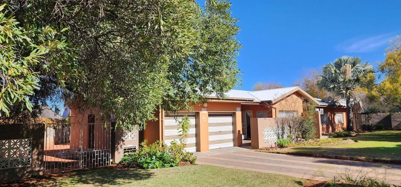 4 Bedroom House for sale in Oosterville
