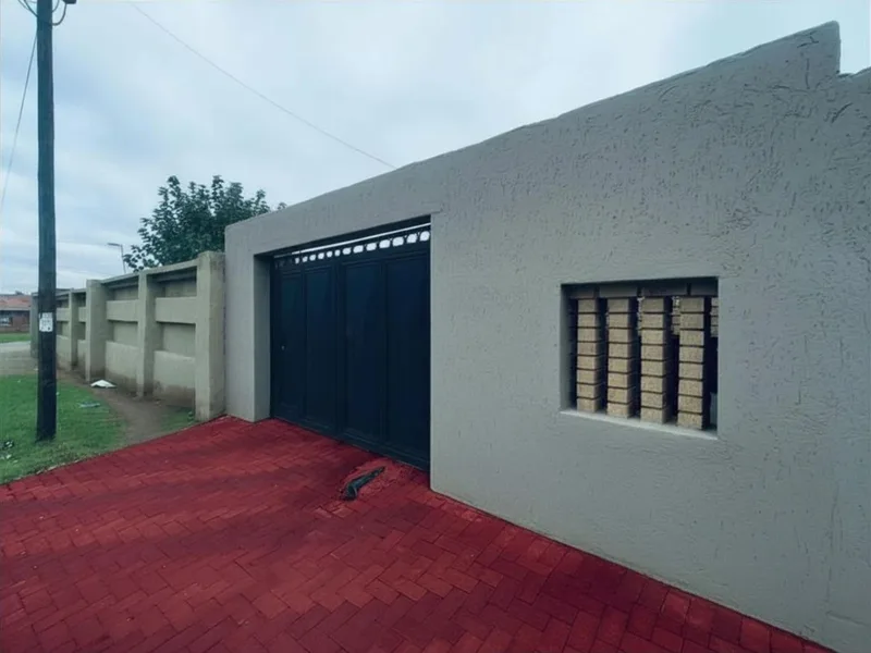 4 Bedroom House in Jabavu
