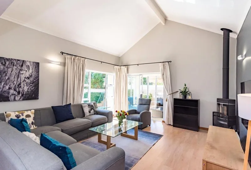 4 Bedroom House for sale in Mill Hill
