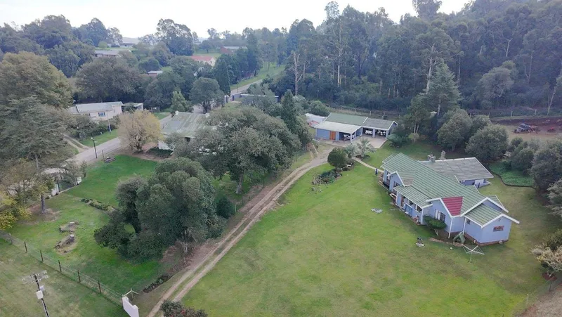 8 Bedroom House for sale in Mooi River