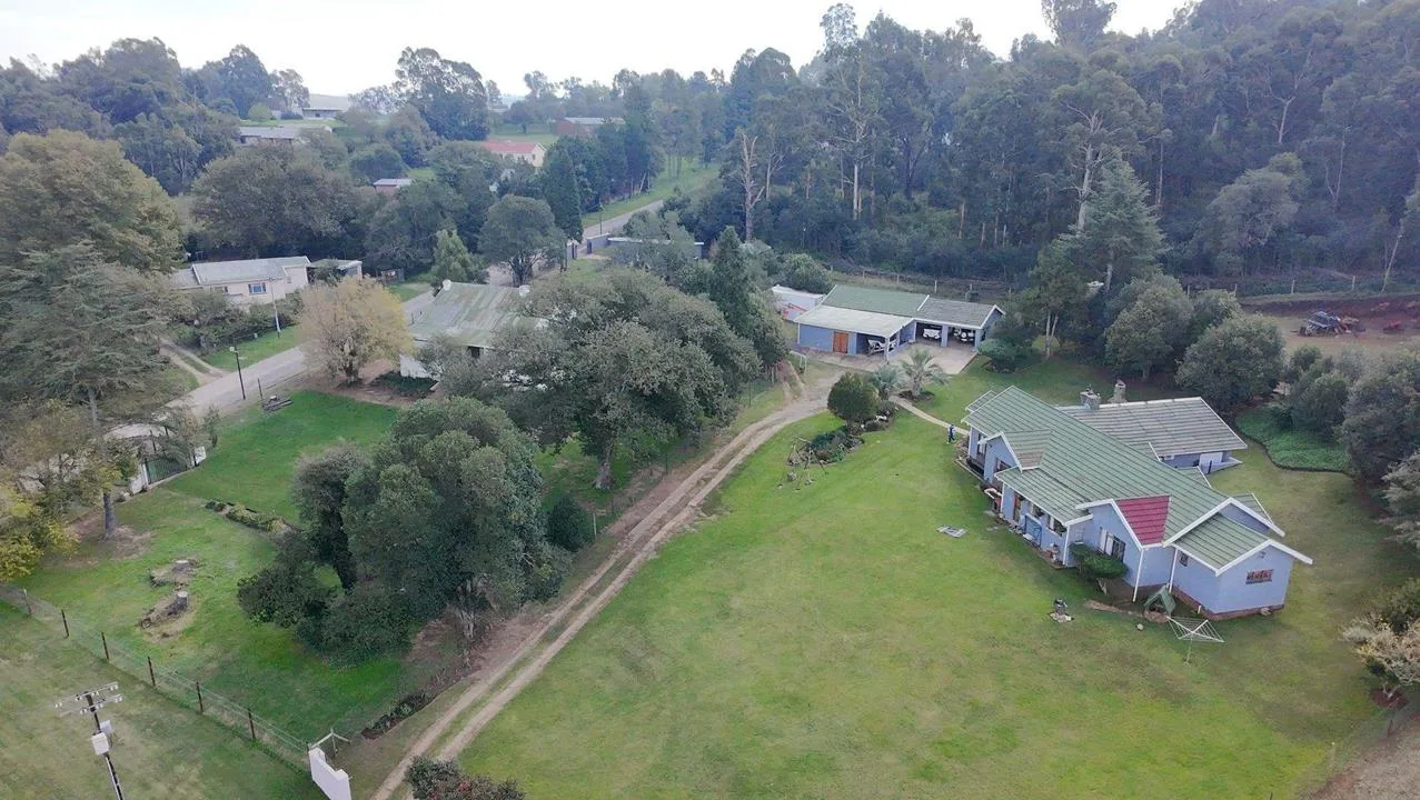 8 Bedroom House for sale in Mooi River