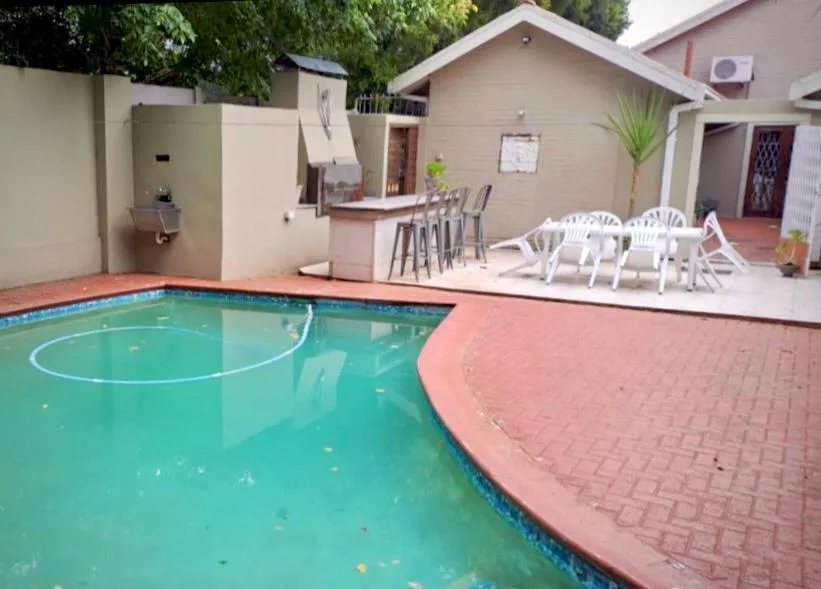 4 Bedroom House for sale in Dan Pienaar