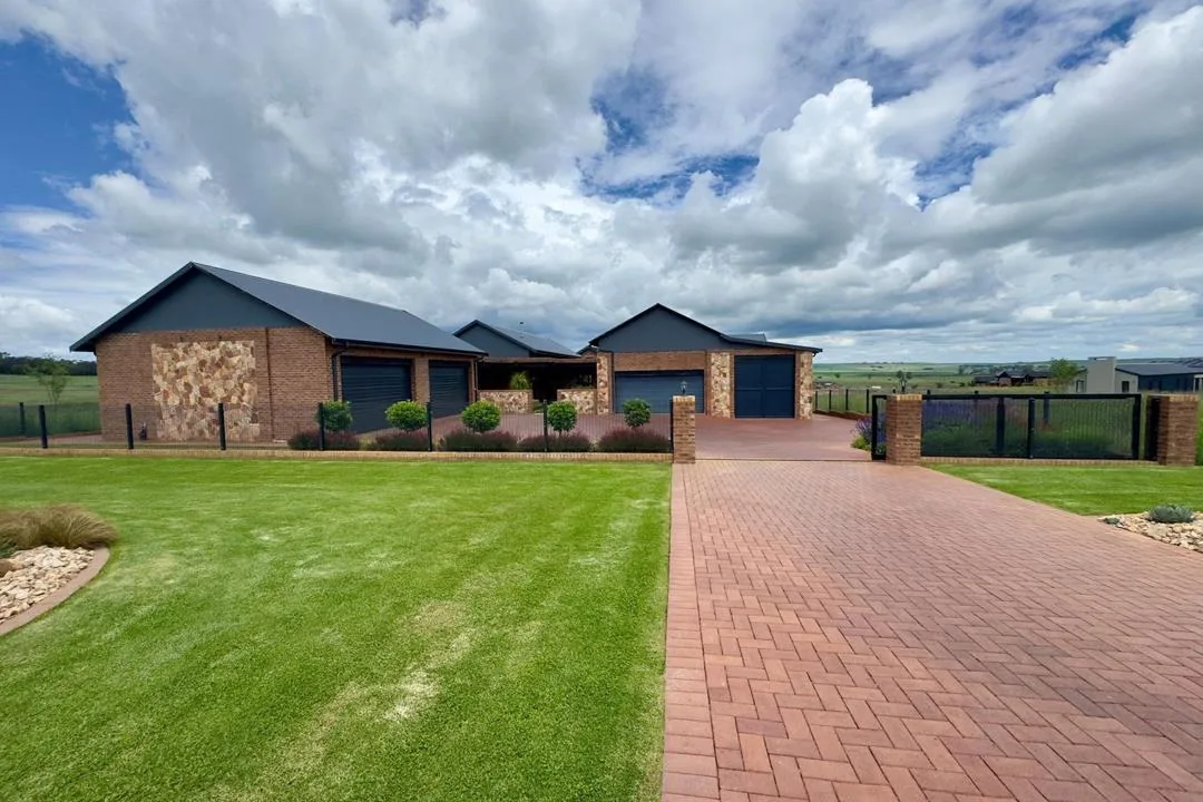 4 Bedroom House for sale in Glen Cullen Private Country Estate