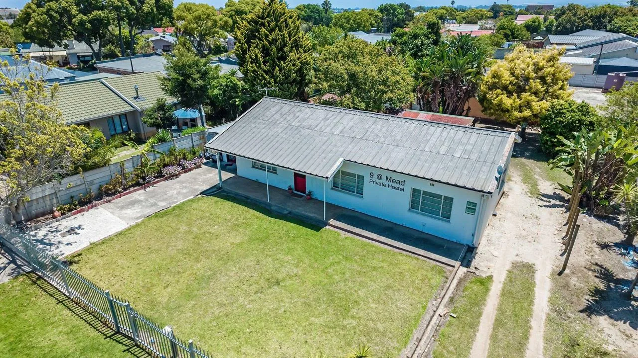 8 Bedroom House for sale in George South