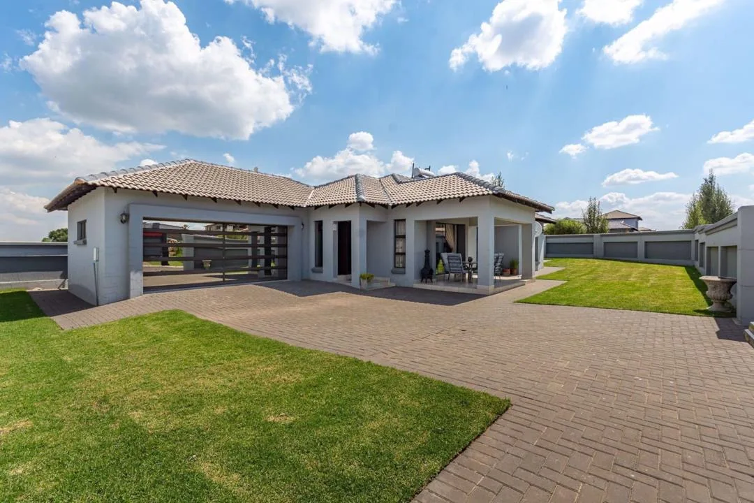 3 Bedroom House for sale in Helderwyk