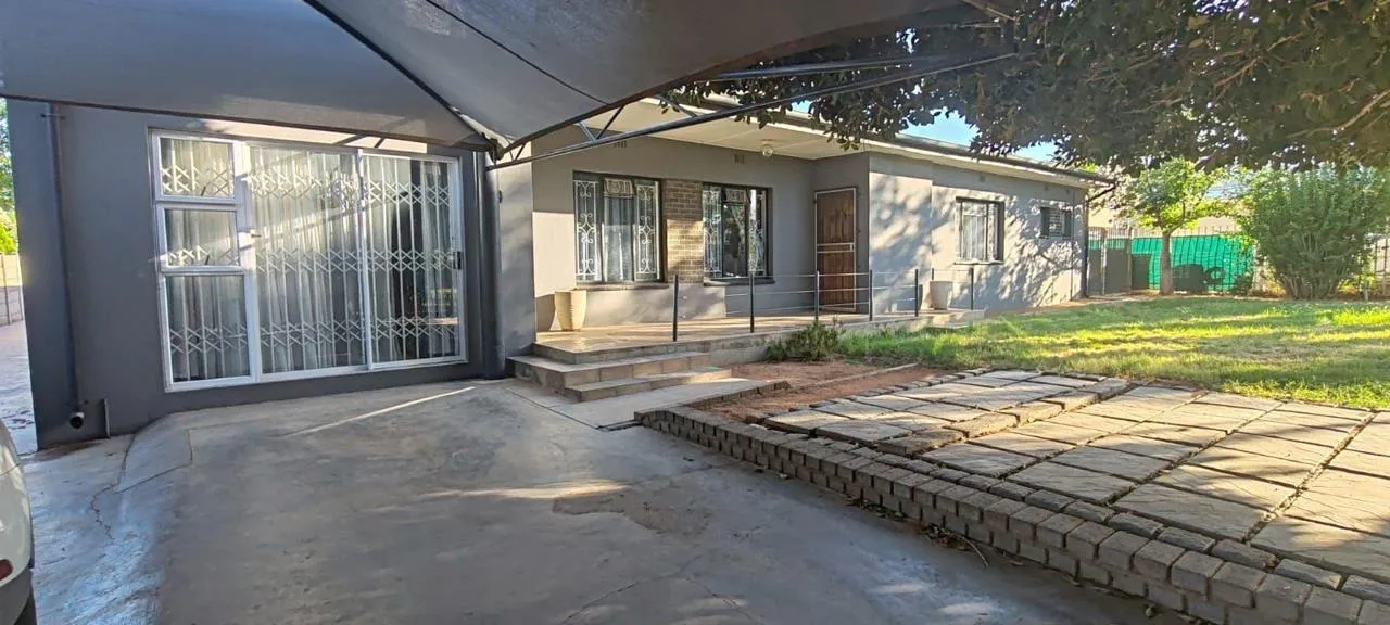 4 Bedroom House for sale in Oosterville