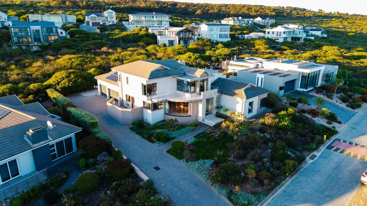 4 Bedroom House for sale in Pinnacle Point Golf Estate