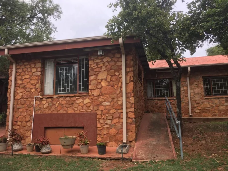 8 Bedroom House in Wildebeesthoek AH