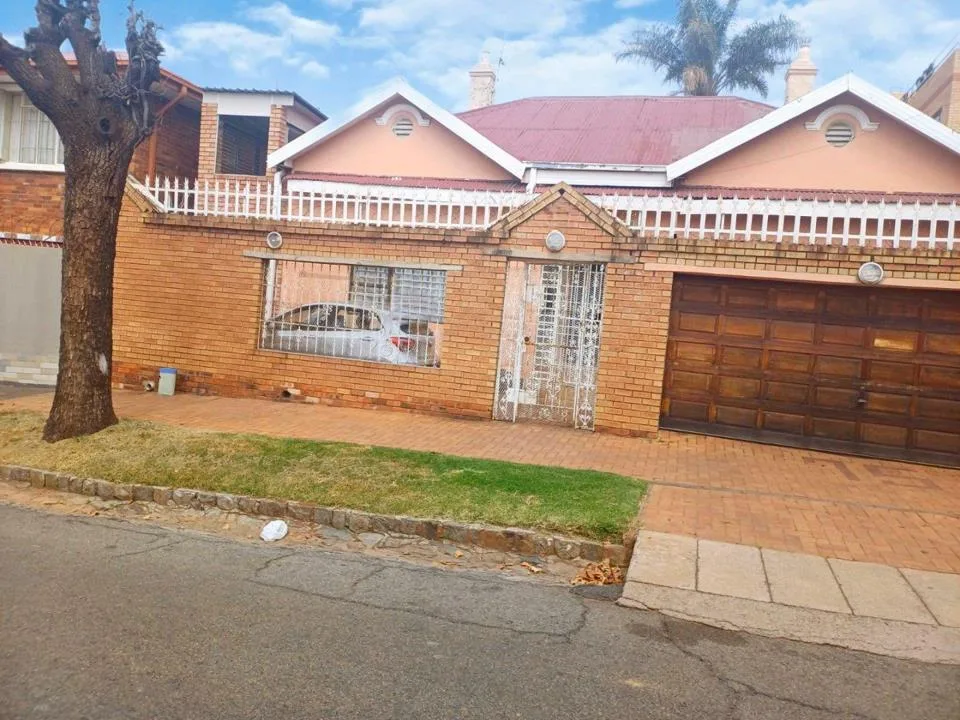 3 Bedroom House for sale in Mayfair