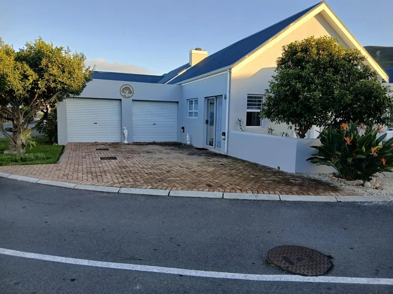 2 Bedroom House in Sandbaai