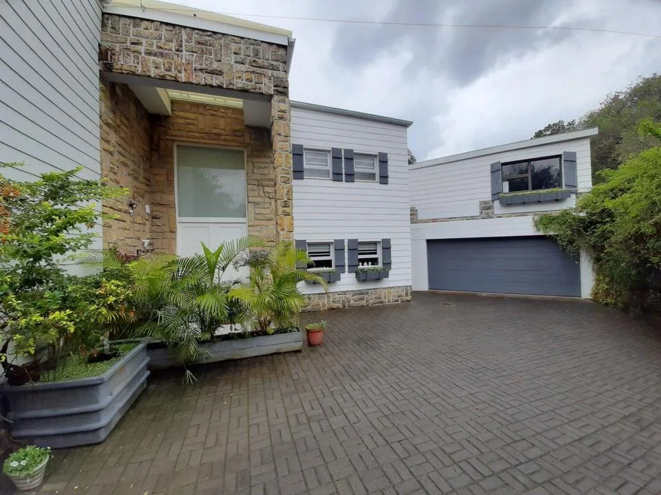 4 Bedroom House for sale in Bonnie Doon