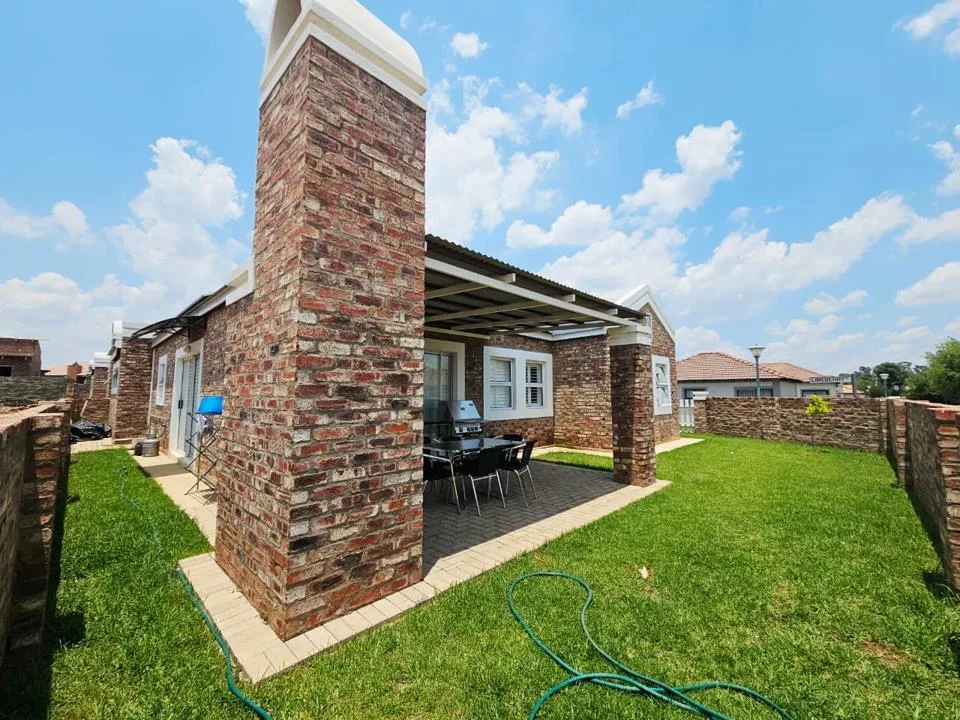3 Bedroom House for sale in Van Der Hoff Park