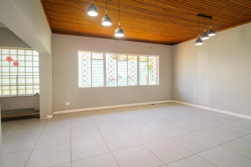 6 Bedroom House in Franklin Roosevelt Park