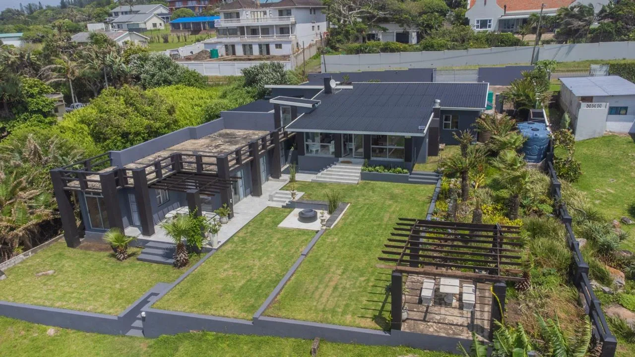 6 Bedroom House for sale in Port Edward
