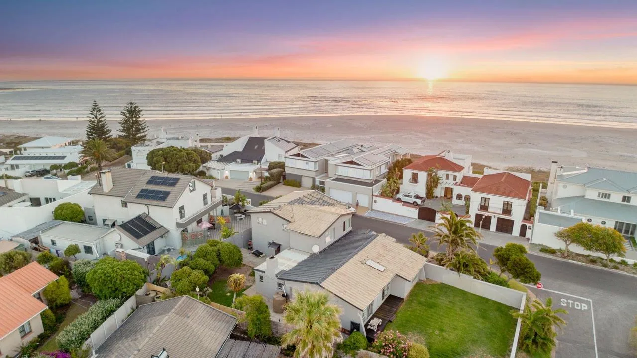 4 Bedroom House for sale in Melkbosstrand Central