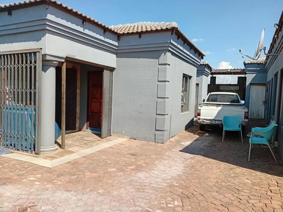 7 Bedroom House for sale in Daveyton