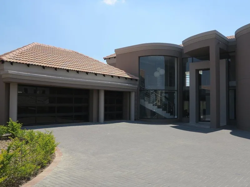 4 Bedroom House for sale in Blue Valley Golf Estate