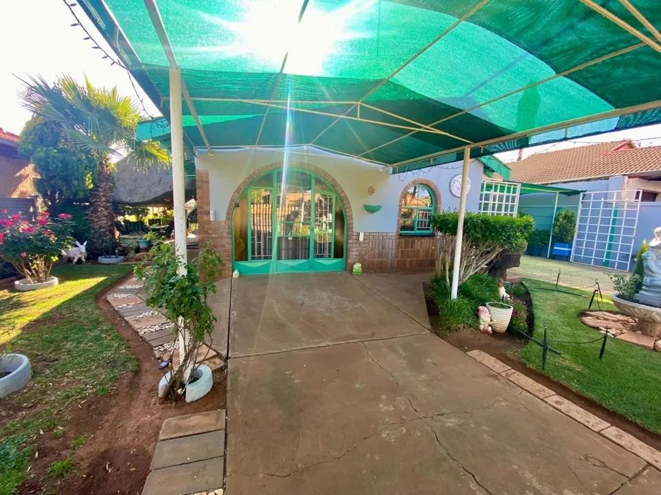 4 Bedroom House for sale in Randlespark