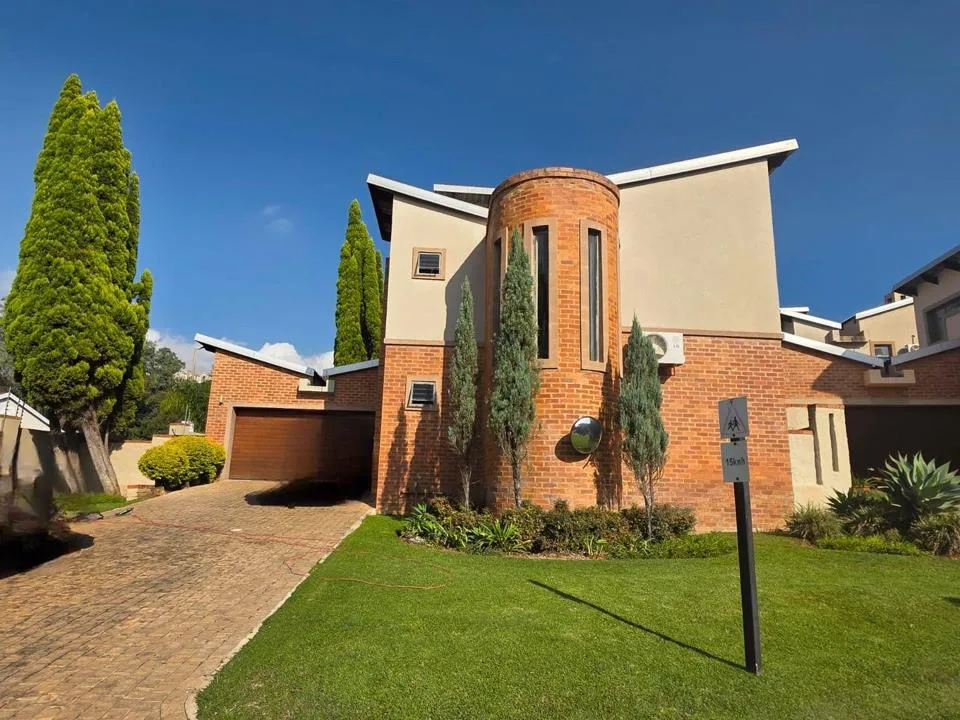 3 Bedroom Townhouse for sale in Safari Gardens