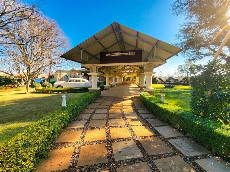 7 Bedroom House for sale in Baillie Park