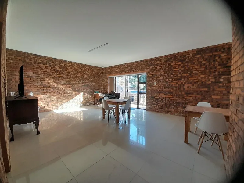 11 Bedroom House in Hibberdene