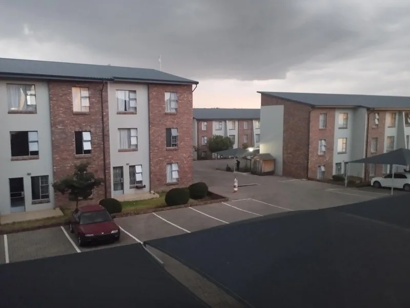 2 Bedroom Apartment in Rooihuiskraal North