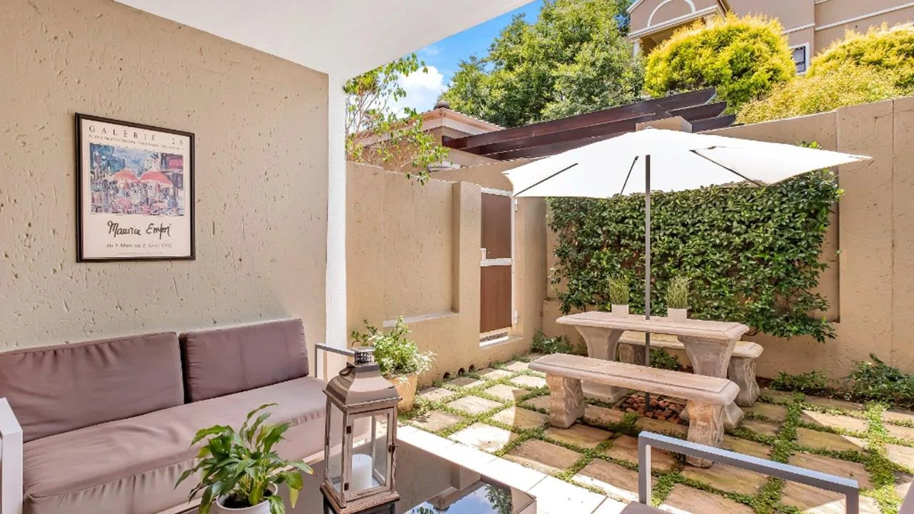 2 Bedroom Apartment / flat for sale in Saxonwold