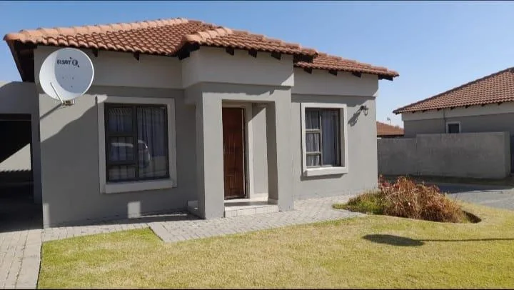 2 Bedroom Townhouse for sale in Trichardt