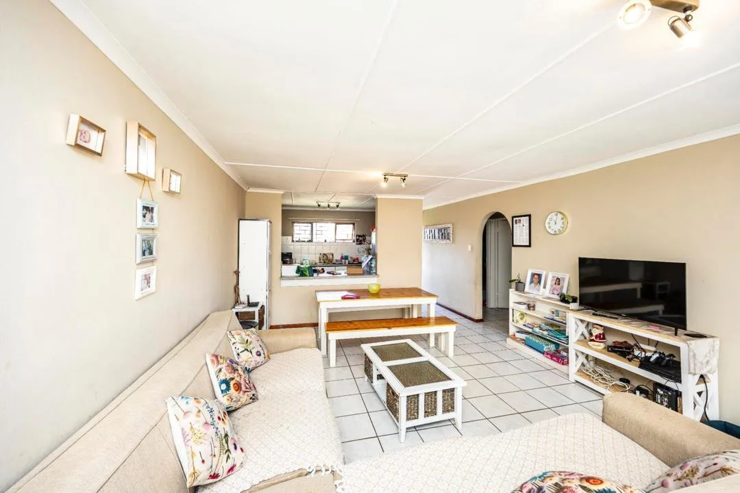 2 Bedroom House for sale in Gonubie