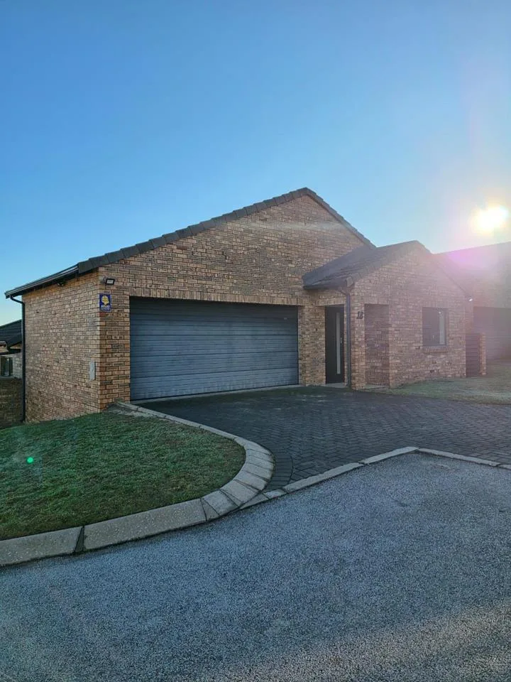 3 Bedroom Townhouse to rent in Lorraine
