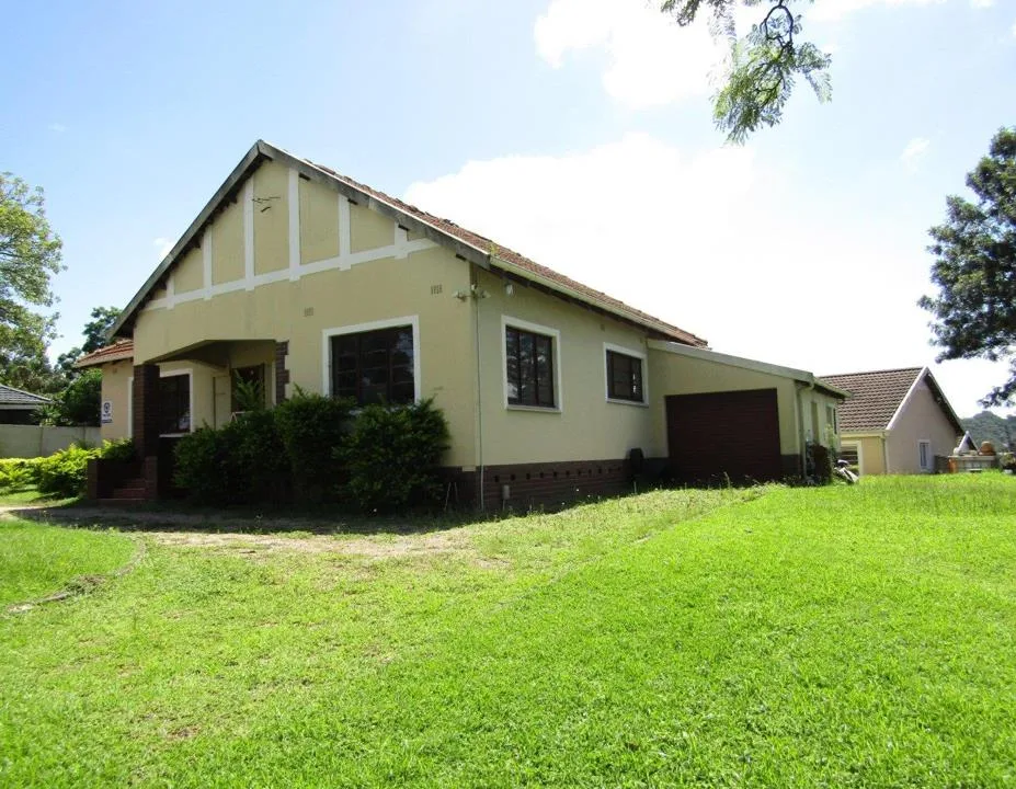 3 Bedroom Townhouse for sale in Queensburgh Central