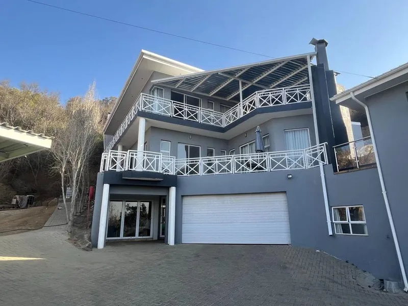 4 Bedroom House for sale in Waverley