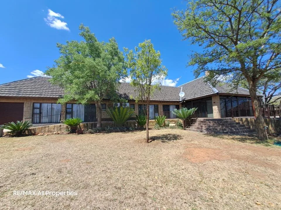5 Bedroom House for sale in Rooiberg