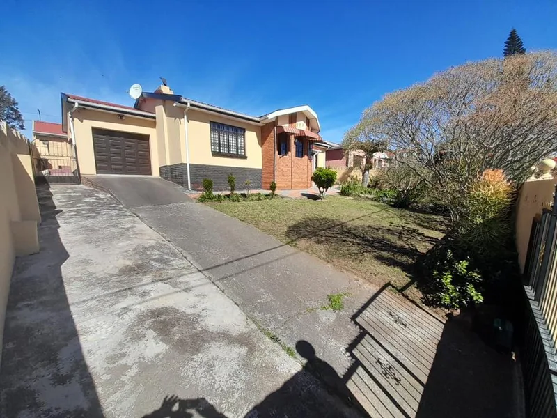 3 Bedroom House for sale in Mdantsane Nu 17