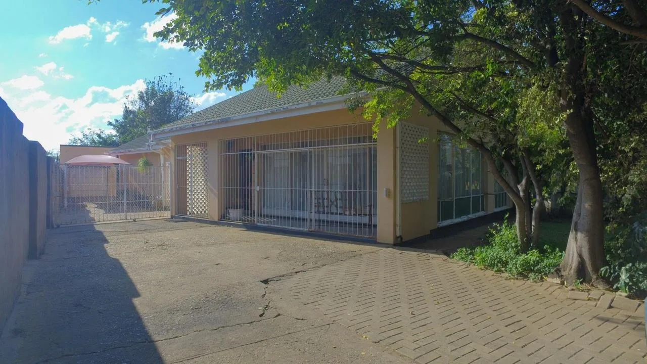 4 Bedroom House for sale in Bo-dorp
