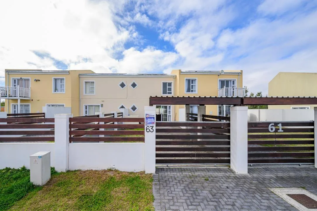 2 Bedroom Townhouse for sale in Parsonsvlei
