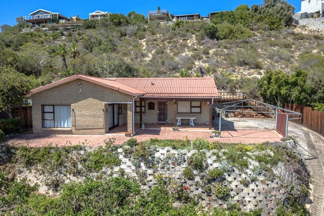4 Bedroom House for sale in Sedgefield Central