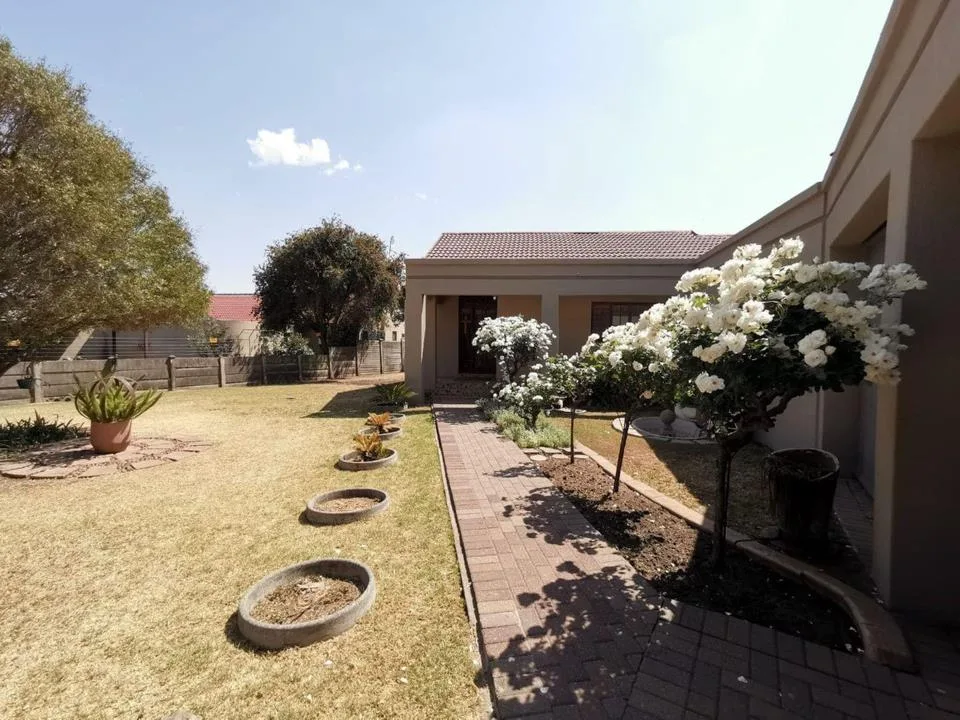 4 Bedroom House for sale in Secunda