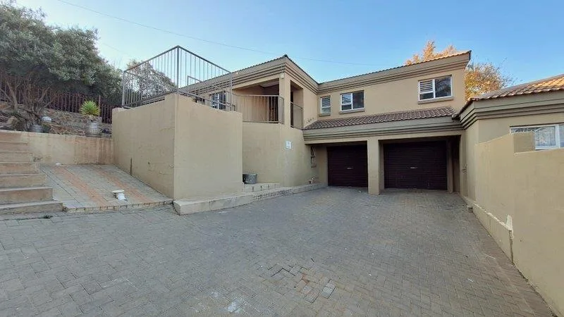 3 Bedroom House for sale in Baysvalley