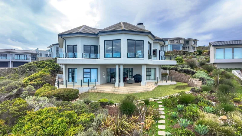 5 Bedroom House in Pinnacle Point Golf Estate
