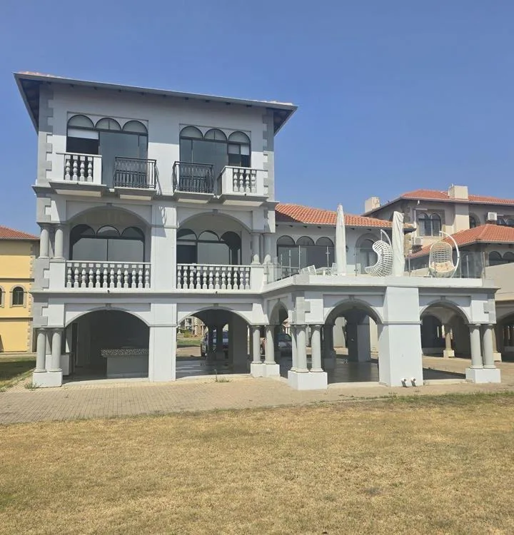 4 Bedroom House for sale in Ifafi