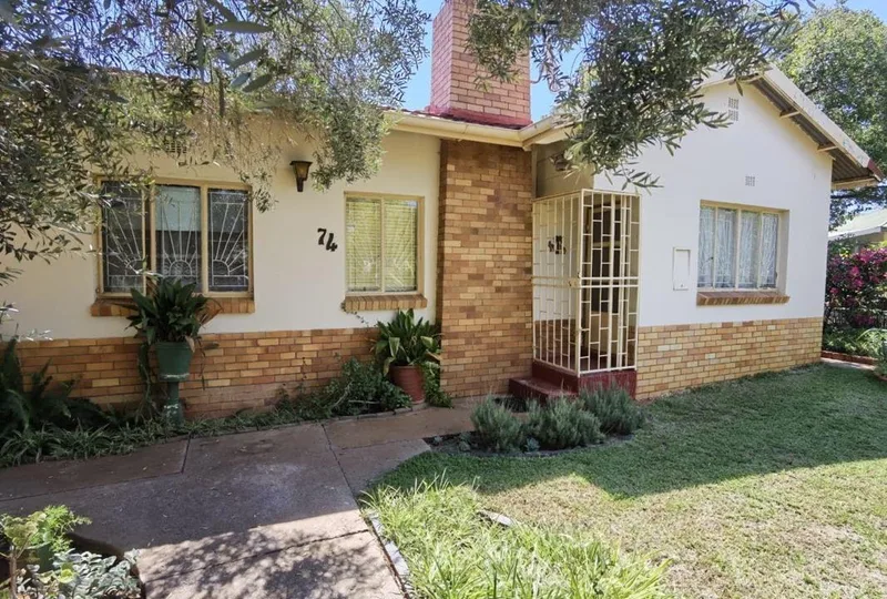 3 Bedroom House for sale in Beaconsfield