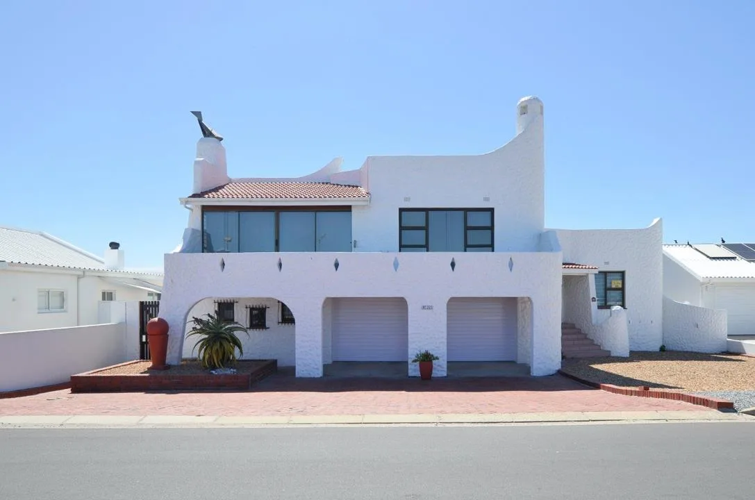 4 Bedroom House for sale in Yzerfontein