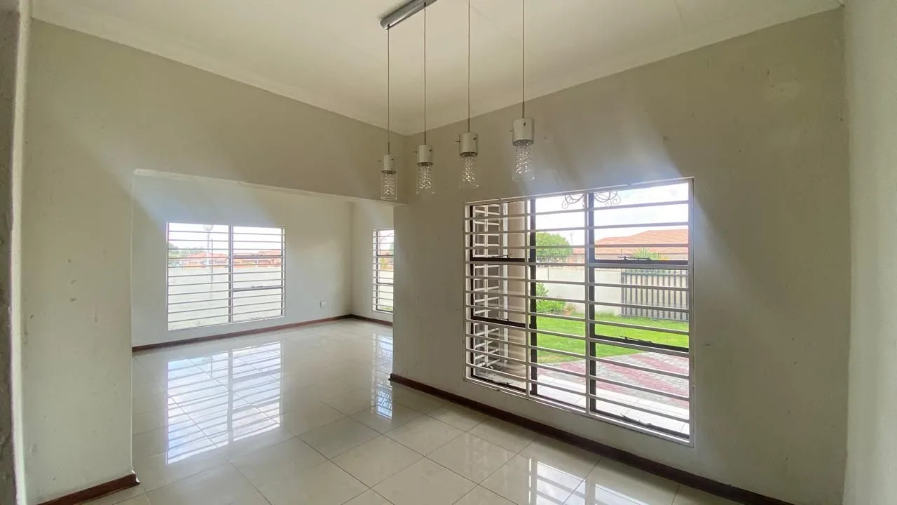 4 Bedroom House to rent in Aerorand South