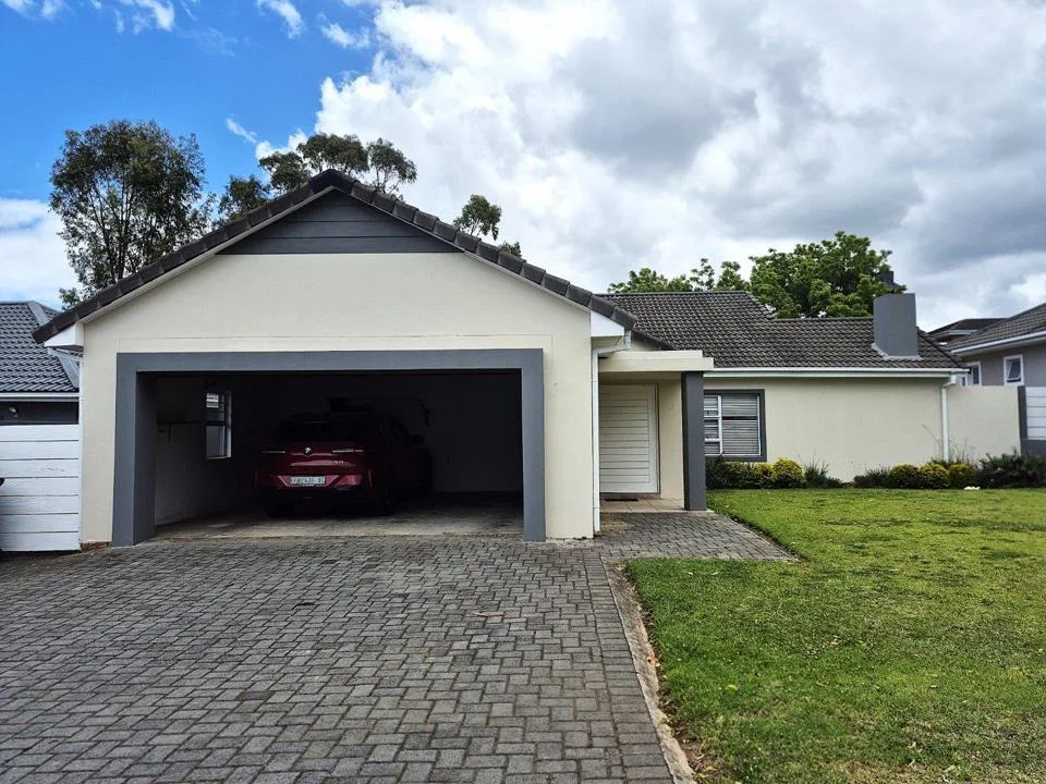 3 Bedroom House for sale in Beacon Bay