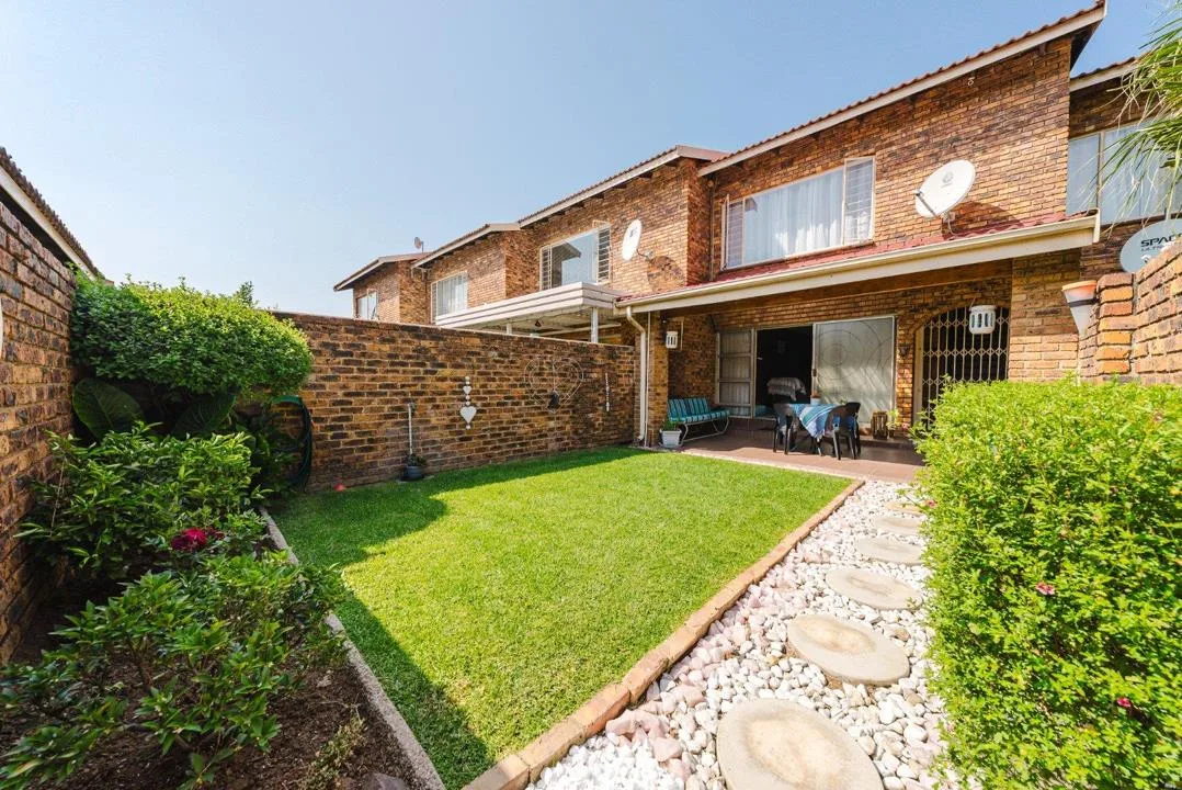 2 Bedroom Townhouse for sale in Brackenhurst