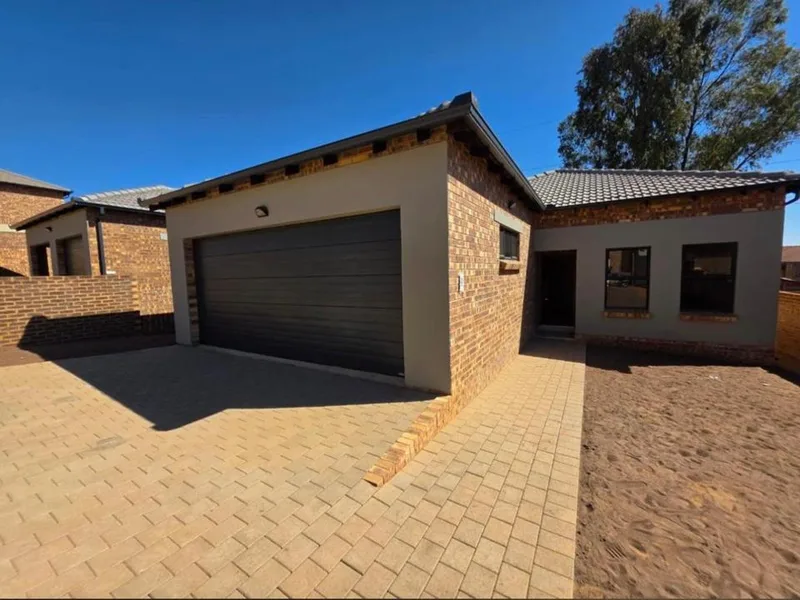 3 Bedroom House for sale in Die Heuwel